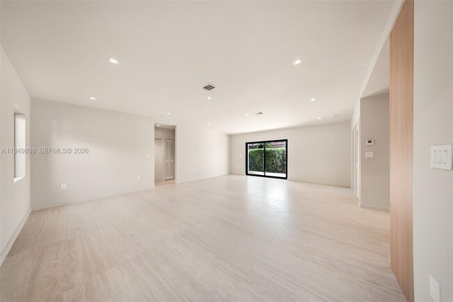 Building Photo - 2625 SW 32nd Ct