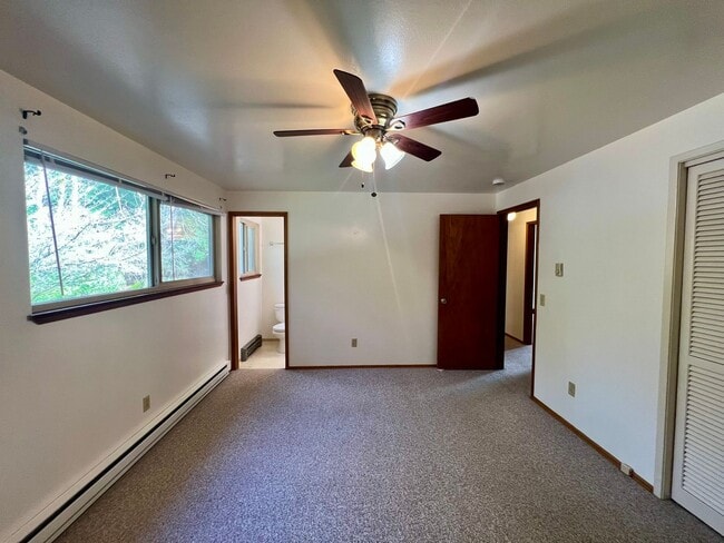 Building Photo - West Olympia Tri-Level Home