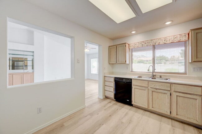 Building Photo - 2613 Breakers Creek Dr