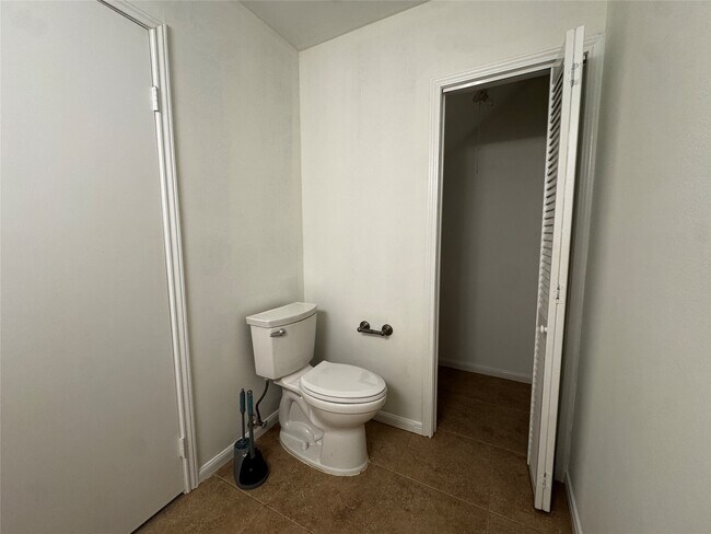 Building Photo - 44 Whisper Ln