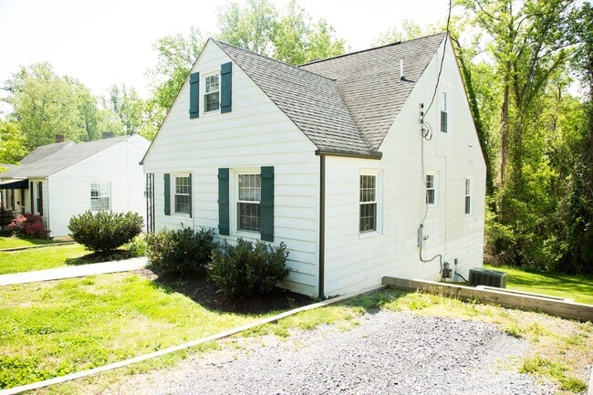 Building Photo - 4 Bedroom House Available Near Scott Stadi...