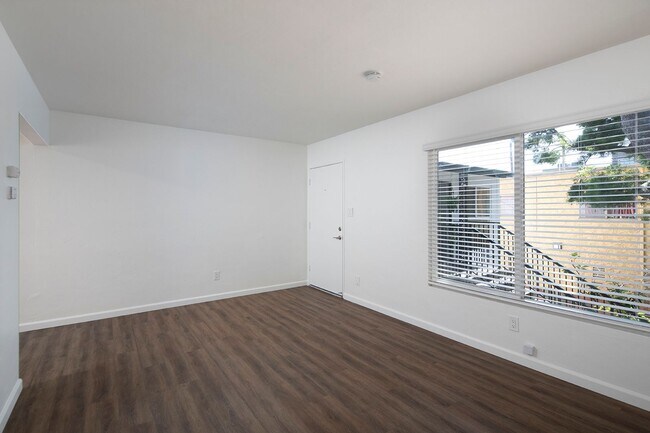 Building Photo - *MOVE-IN SPECIAL!* North Park 2 BR with Parking and WASHER/DRYER!