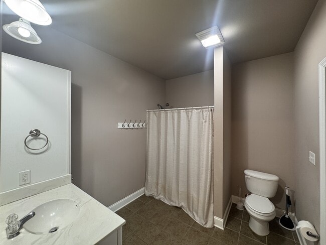Building Photo - 900 Dean Lee Dr