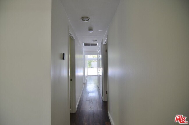 Building Photo - 9342 Debra Ave