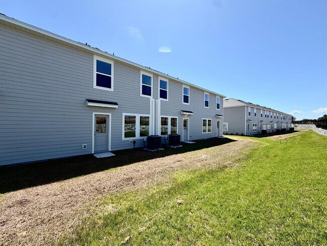 Building Photo - 836 Lynx St