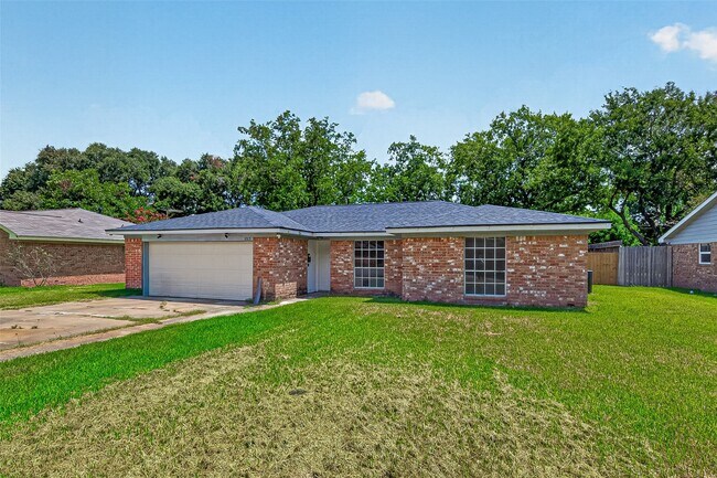 Building Photo - 2013 Long Dr