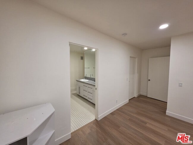 Building Photo - 1421 Greenfield Ave