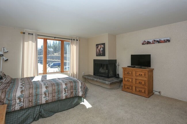 Building Photo - Walk to Main St and Gondola! Furnished! In unit sauna and amenities! Flexible lease terms!