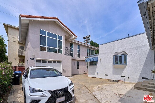 Building Photo - 823 Lorraine Blvd