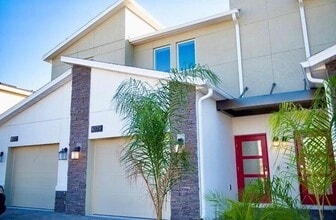 Building Photo - 1079 Splash Shot Pl