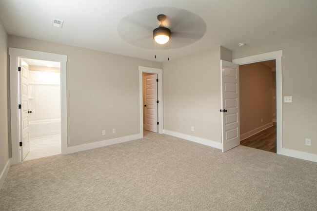 Building Photo - 166 Sango Dr