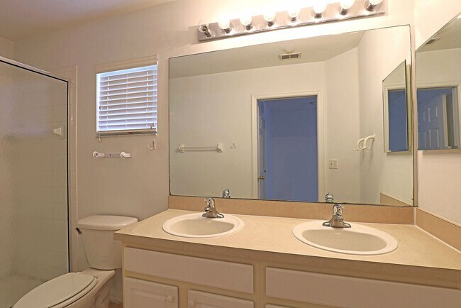 Building Photo - Cypress Landing  10066