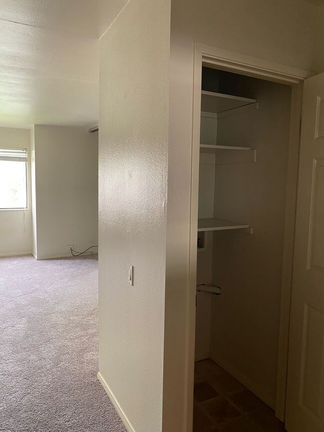 Building Photo - 545 Woodside Oaks