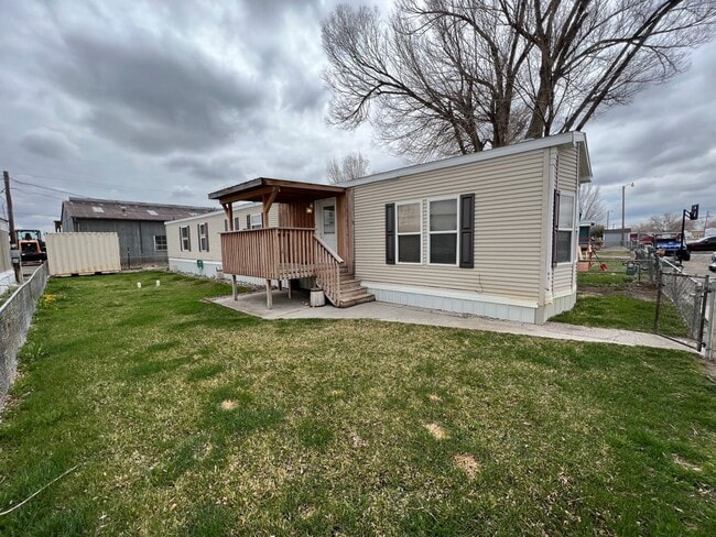 Building Photo - 3 Bedroom 2 Bath High-End Mobile Home with...