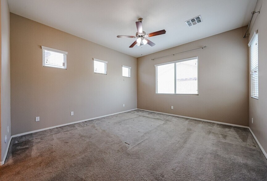 Building Photo - 10160 W Robin Ln