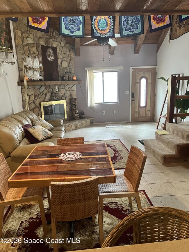 Building Photo - 8154 Ridgewood Ave