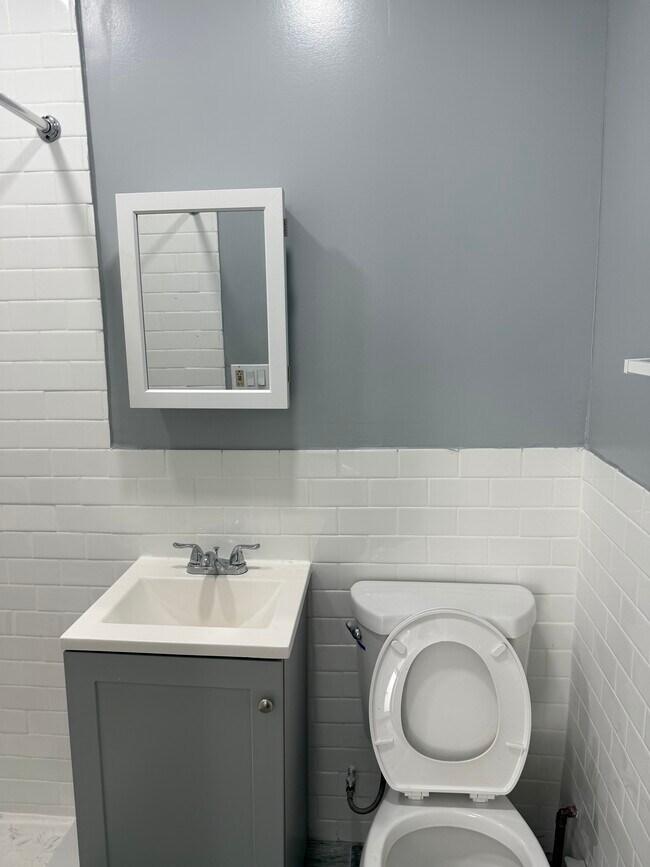 Building Photo - 16 Bailey Ave