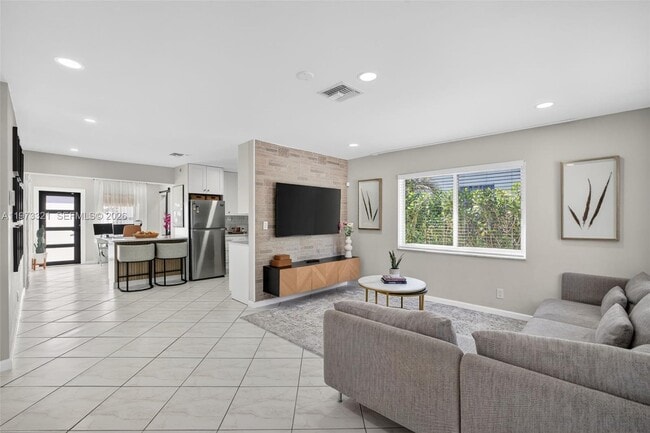 Building Photo - 252 SW 23rd St