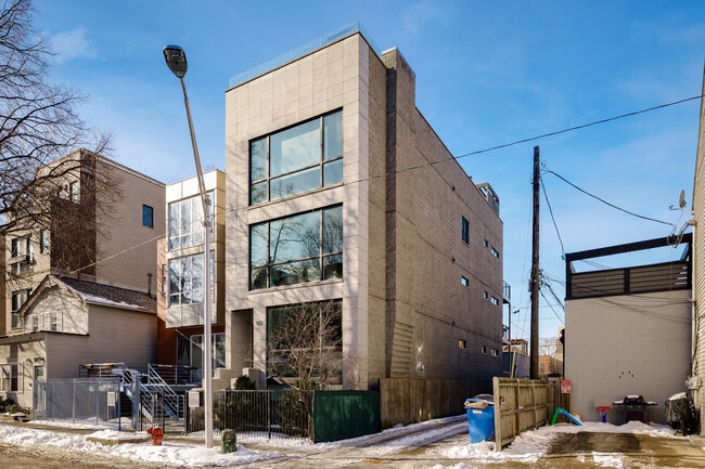 Building Photo - 922 N Hermitage Ave