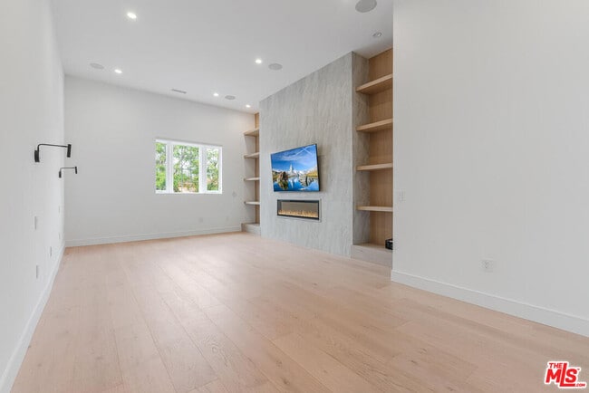 Building Photo - 5110 Garden Grove Ave