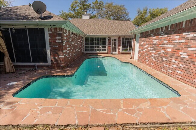 Building Photo - Spring Forest Drive, Pearland, TX 77584 - 3 BR 2 BA single-family home