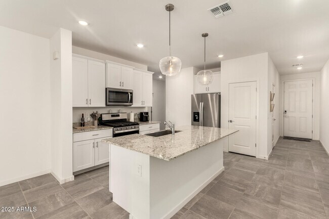 Building Photo - 3022 Hayden Rose Ave