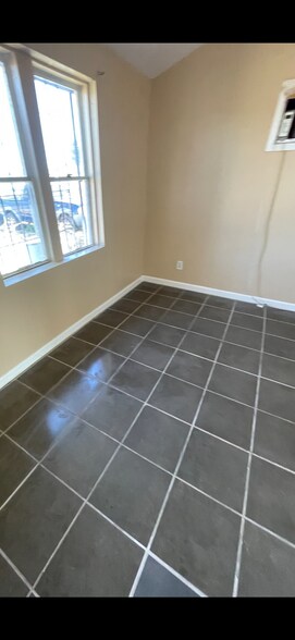 Building Photo - 1124 Laurel Ave