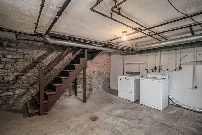 Building Photo - 1017 Ann Ave