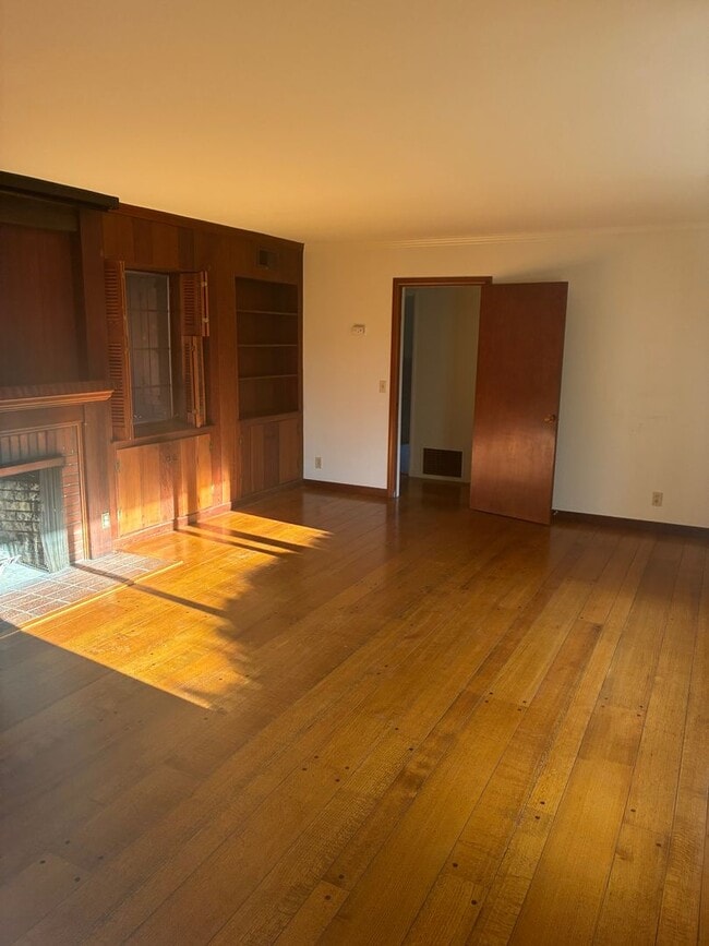 Building Photo - 1150 Stockbridge Ave