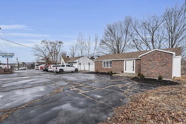 Building Photo - 297 Elm St