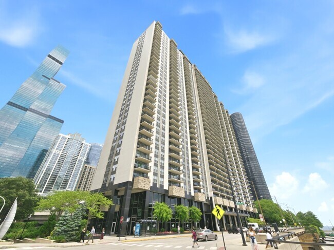 Building Photo - 400 E Randolph St