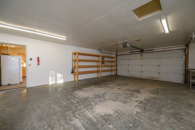 Building Photo - 3 BEDROOM | 2 BATHROOM | 2 CAR GARAGE | AI...