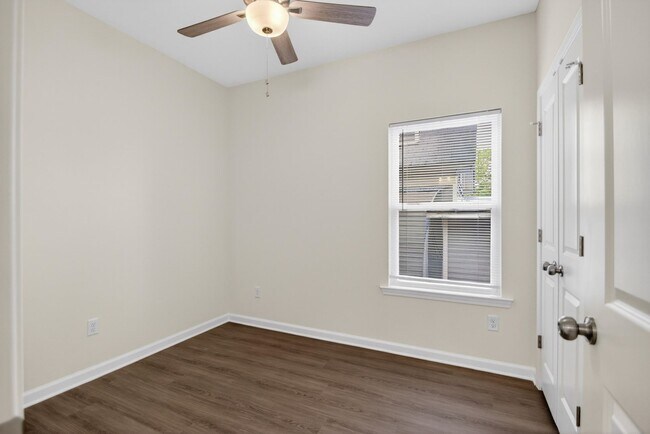 Building Photo - 3109 W 11th St