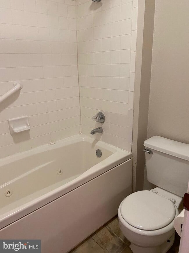 Building Photo - 310 Canterbury Rd