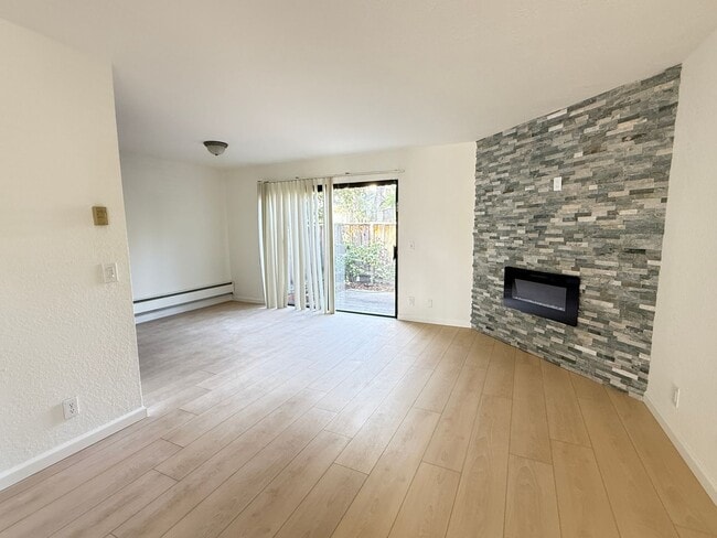 Building Photo - 704 Winstead Ct