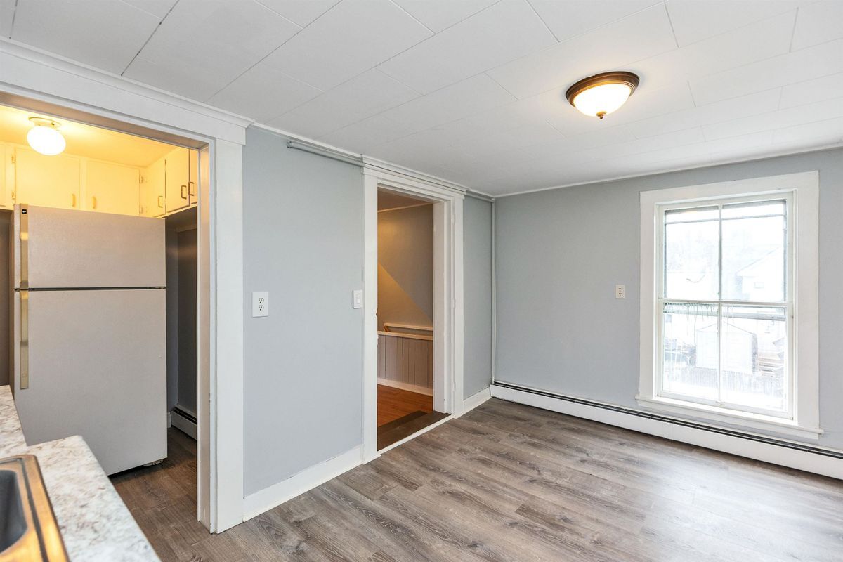 Building Photo - 27 School, D