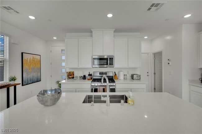 Building Photo - 8907 Roadrunner Ravine St