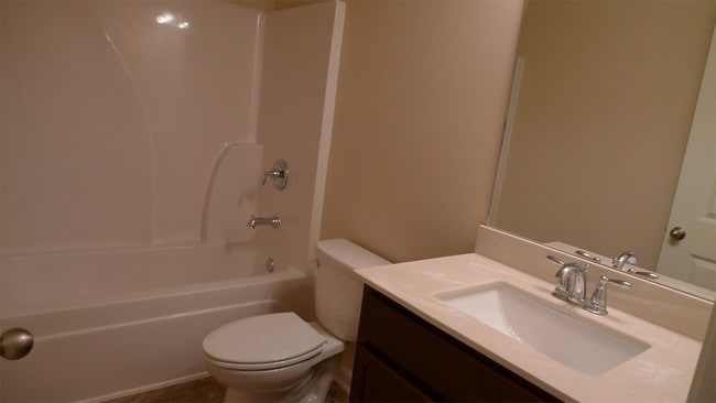 Building Photo - 38 Greenfield Dr