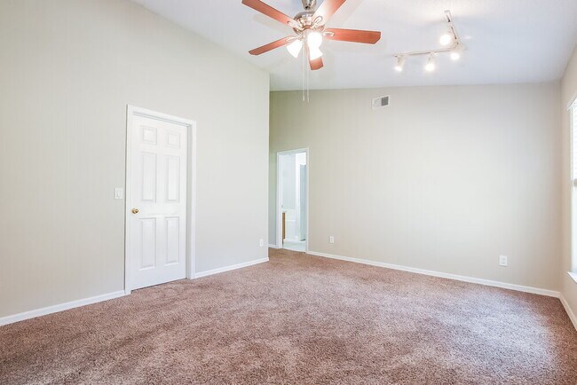 Building Photo - 13720 Meadowpark Ave