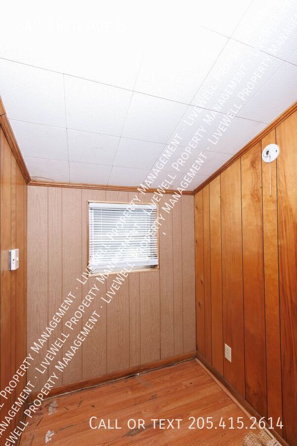 Building Photo - 649 19th Ave S