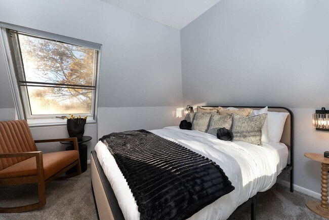 Building Photo - 585 Granny Lewis Ln