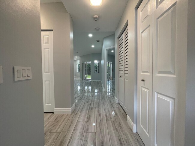 Building Photo - 6526 Via Regina