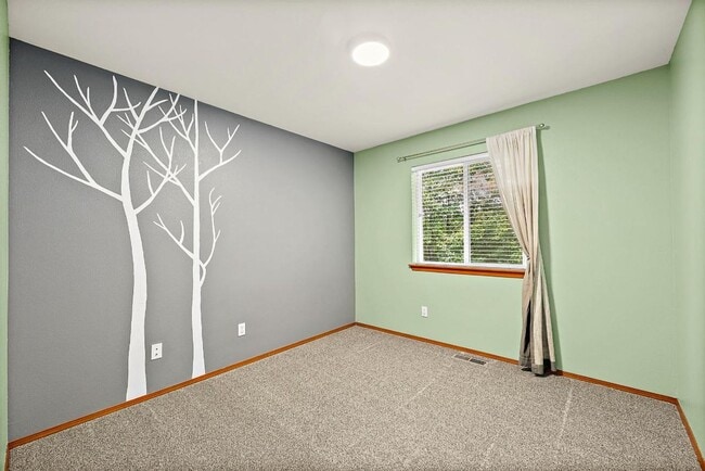 Building Photo - Spacious 3-Bed Home w/ AC, RV Parking & Hu...