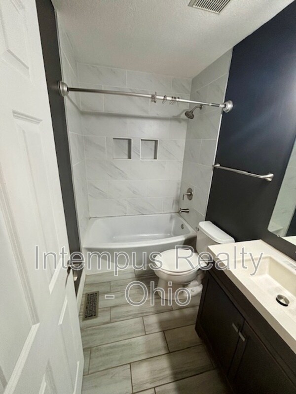 Building Photo - 1482 Geranium Dr