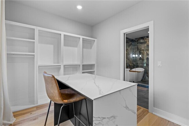 Building Photo - 1010 Violet St SW