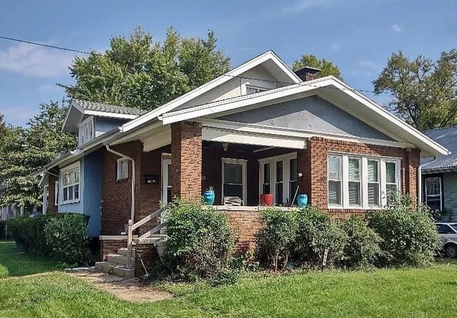 Building Photo - 1023 W Columbia Ter