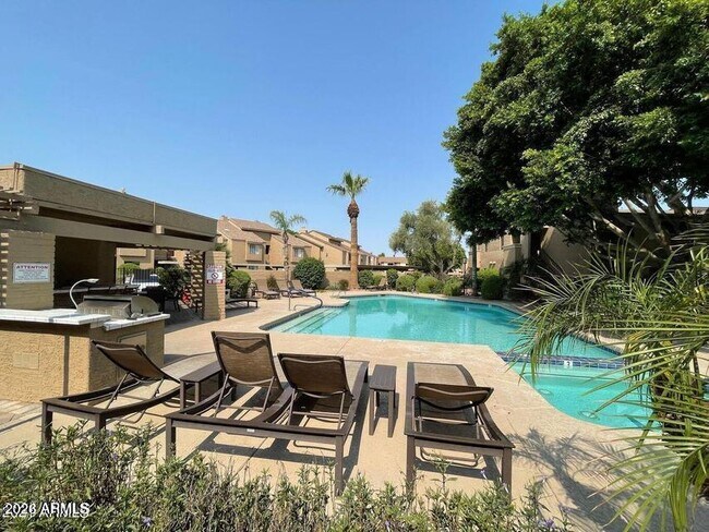Building Photo - 7950 E Starlight Way