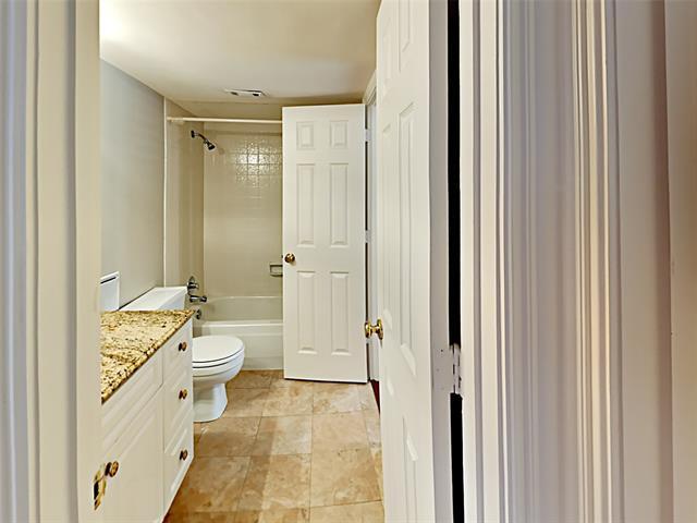 Building Photo - 7640 W Greenway Blvd