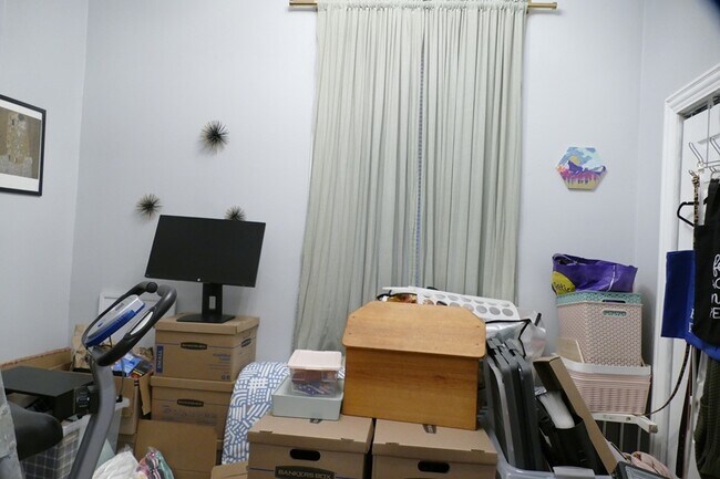 Building Photo - 834 N Mozart St