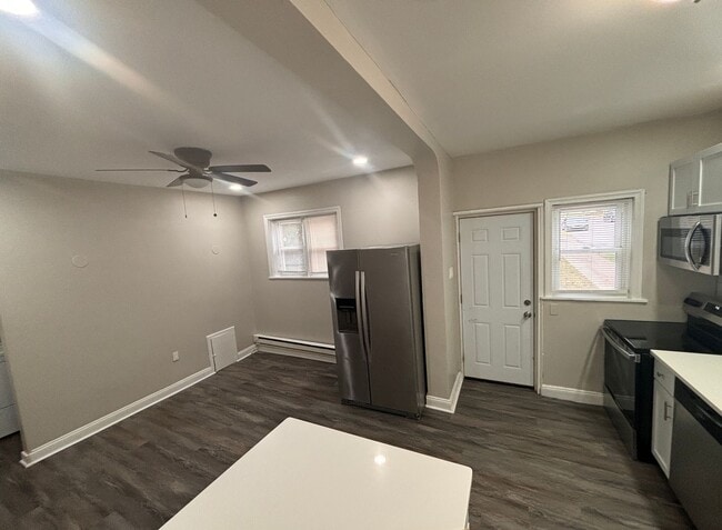 Building Photo - 177 - 501 Montgomery-